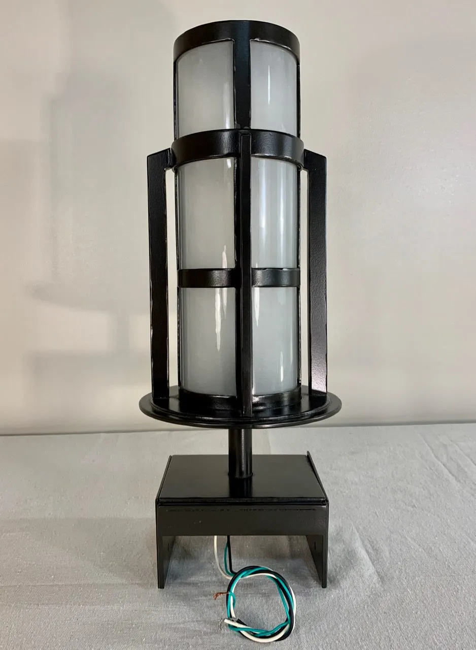 Hammerton Post Light, Pole Light, Bronze, Frosted Glass