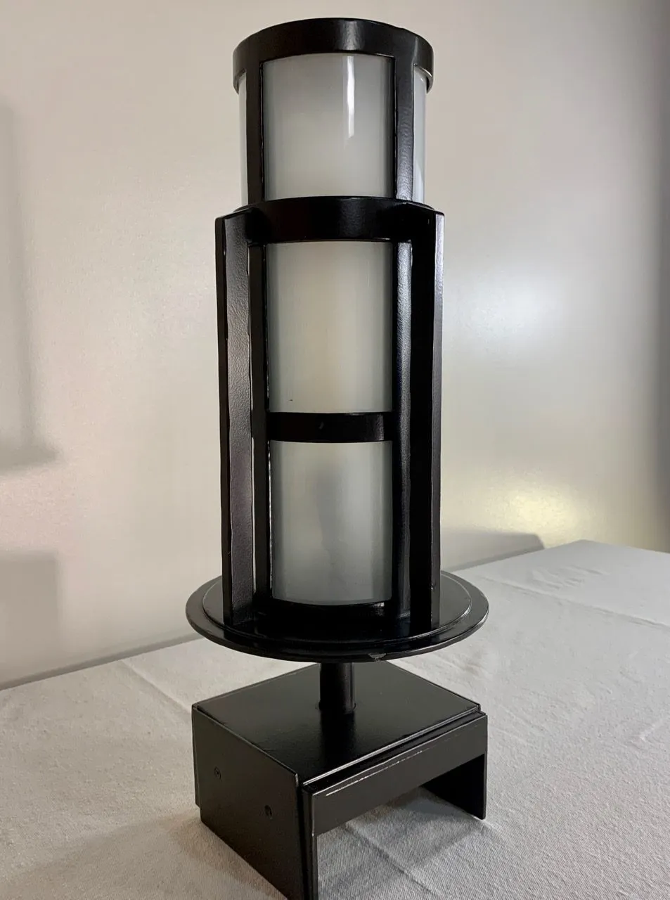 Hammerton Post Light, Pole Light, Bronze, Frosted Glass