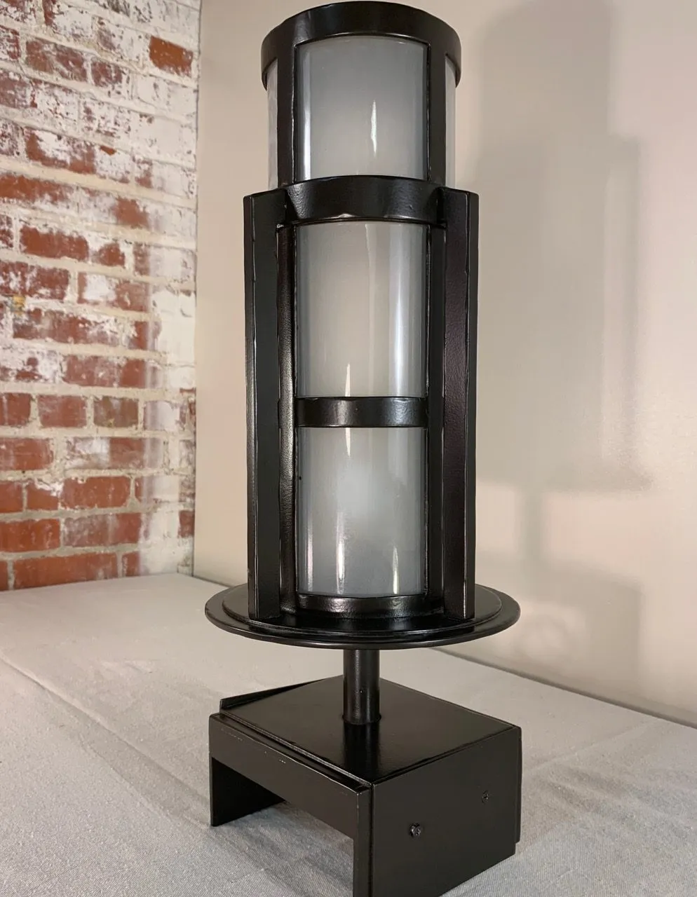 Hammerton Post Light, Pole Light, Bronze, Frosted Glass
